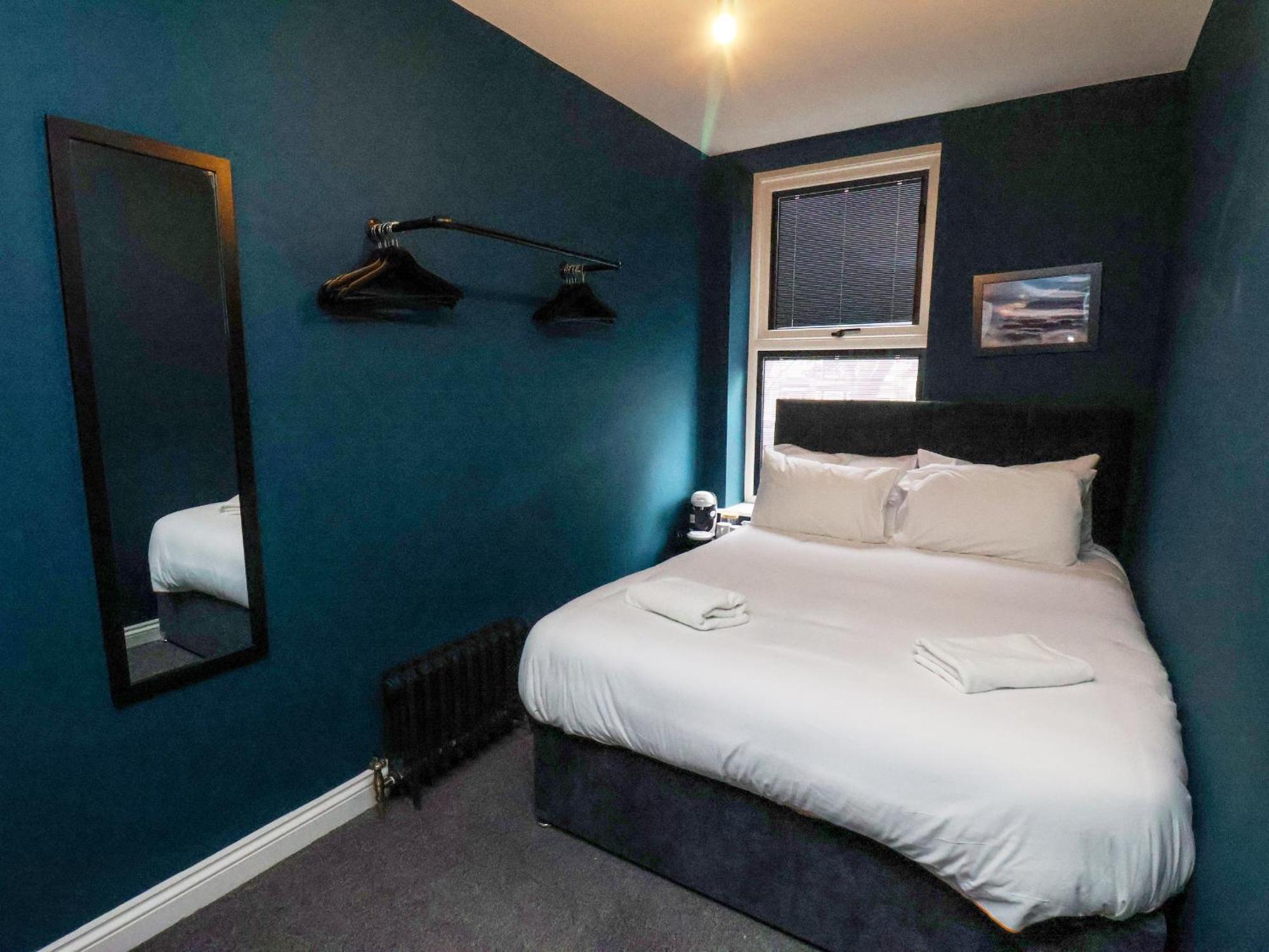 23 Trafalgar Square *